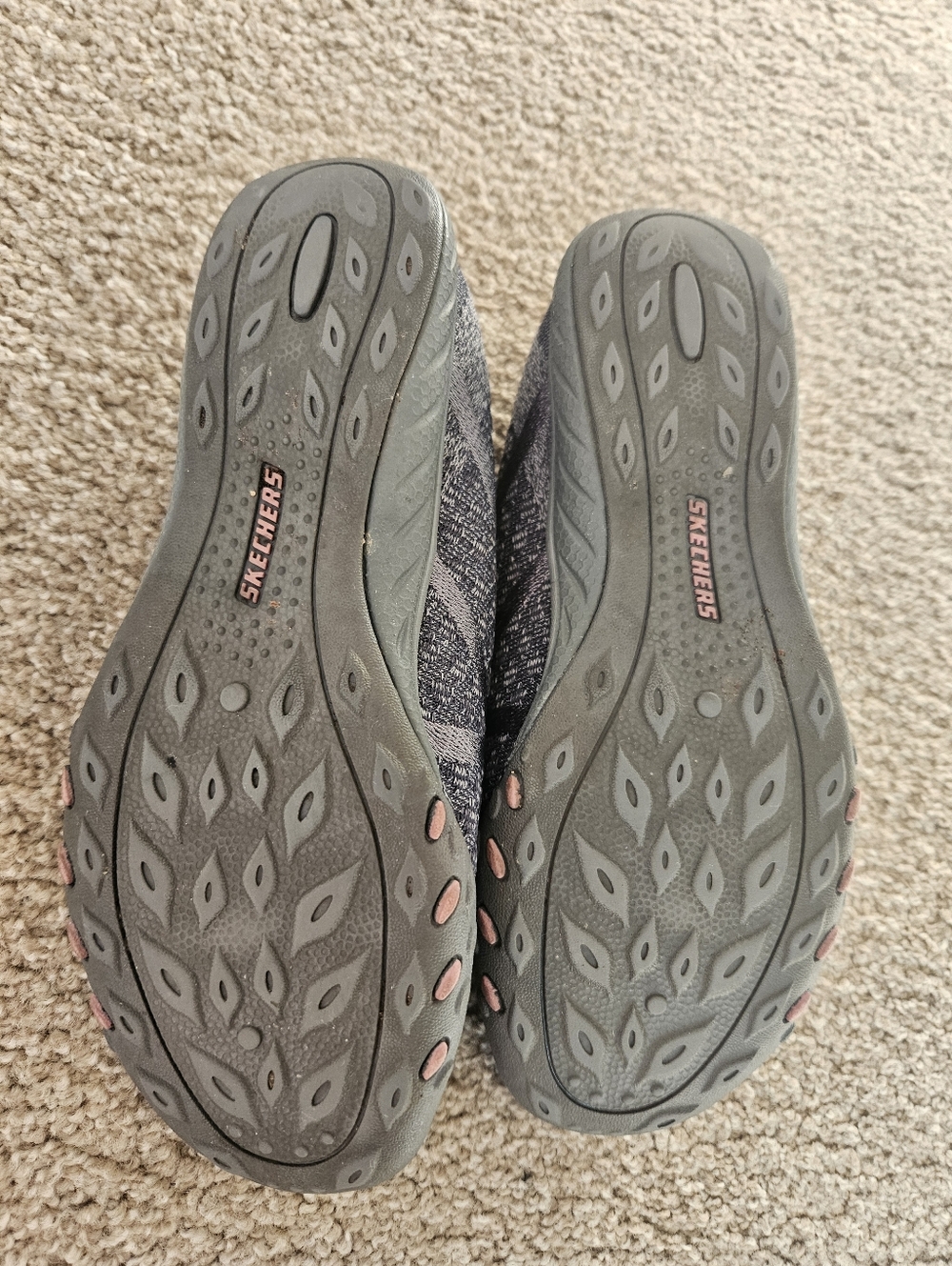 Skechers Women's Gray Knit Sneakers size 6 - Picture 6 of 6